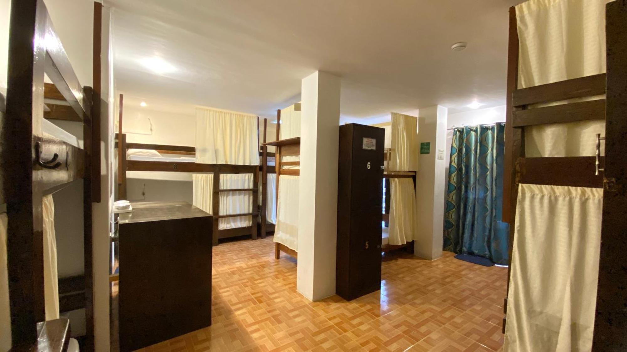 Chill Out Hostel Balabag  Chambre photo